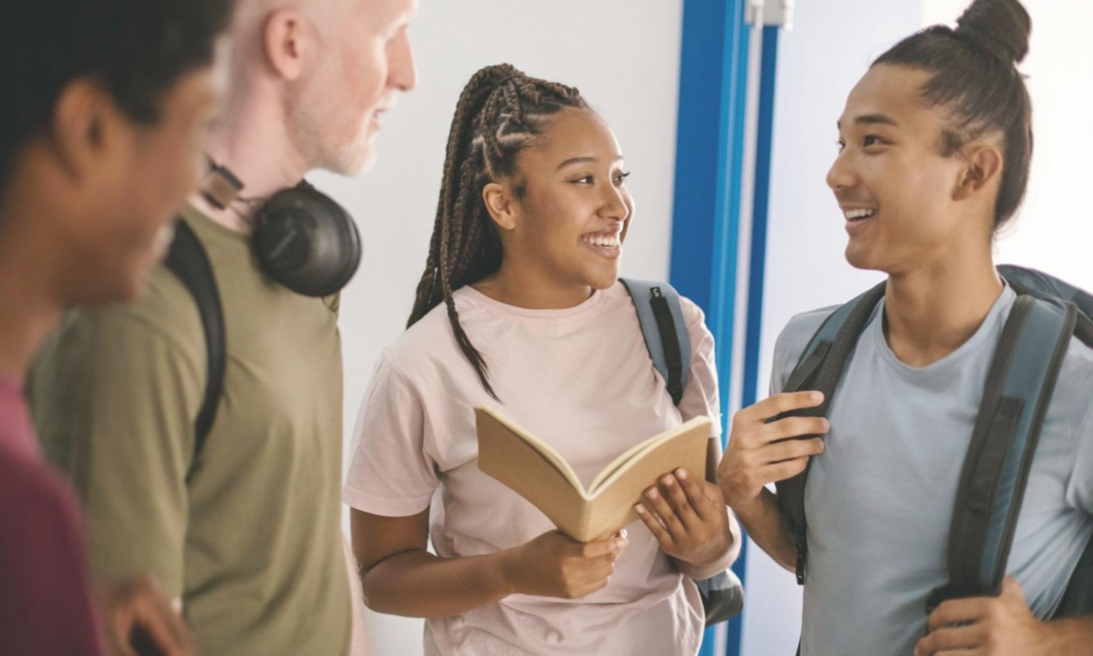 Teilnehmer beim gemeinsamen Arbeiten an Budget-Notfallplänen im Workshop